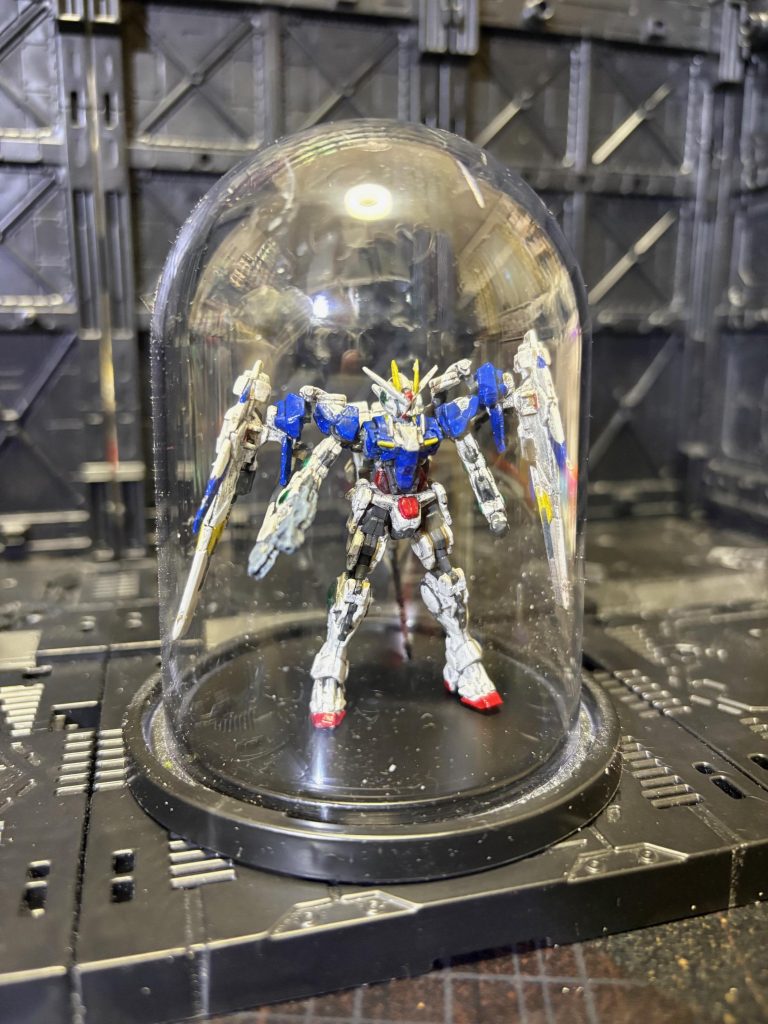 100均のカプセルに封印(笑)入りきらないので横の部分を角度変えて無理やり入れました。Zガンダムはキレイに入ったのになあ。下手くそが作るとこんなものって悪い見本になってしまいました。最後まで見て下さりありがとうございます。&nbsp;