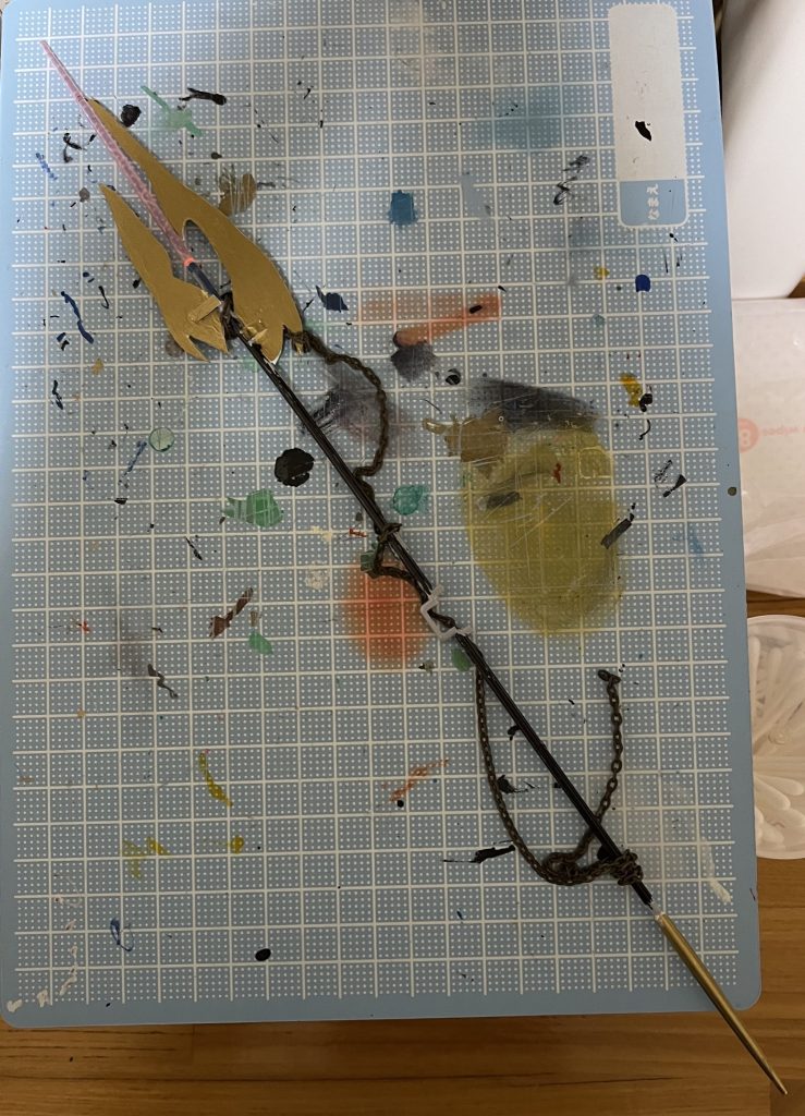 デカすぎんだろ……な槍。ランナーにプラ板を切って貼って、先端はランナーに穴を開けてビームエフェクトが刺せるように。後ろの石突部分にはSDEXのサーベルを。あとはいい感じに鎖を巻きました(笑) 最後までご閲覧頂き誠にありがとうございました。