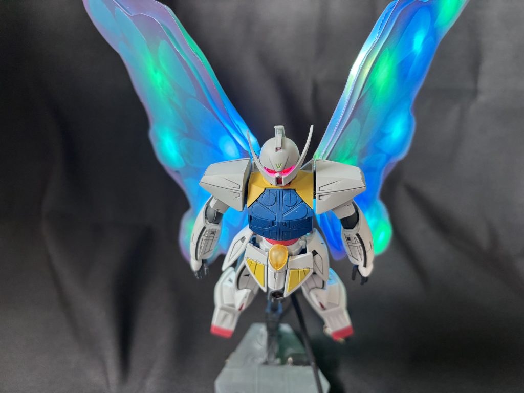 月光蝶はプラバンで自作少し隙間を作り、中にキラキラを入れたり、白いプラバンを使ったりと光が拡散するように工夫してみました。