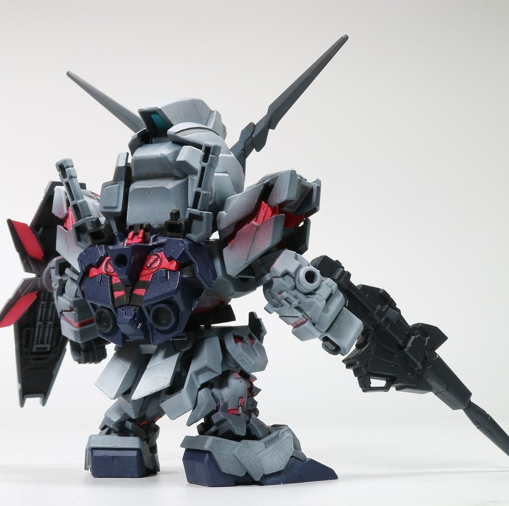 BB戦士でさえも複雑なデザインとカラーリングが大変な機体ですね。