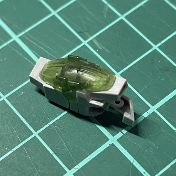 脚です。降着脚的なイメージで簡素にしました。半分嘘です。降着脚狙いはほんとですが簡素なのはディティールが思い付かなかったからです。マグネット仕込んで、飛行形態になる為伸縮するようにする予定です。&nbsp;（2枚目）