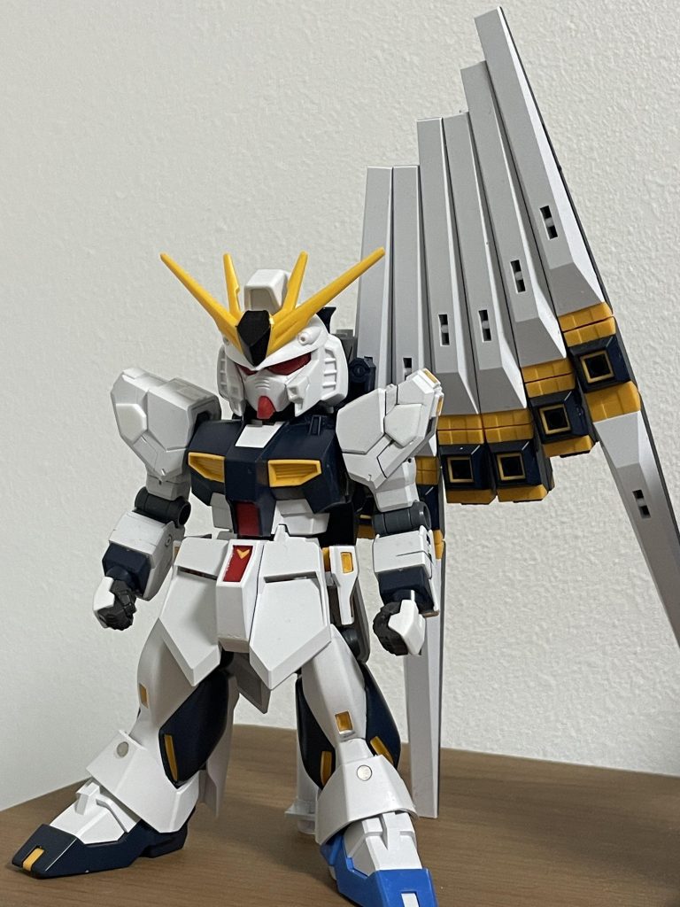 オプションパーツセットを購入して取り付け。そのままではフィンファンネルが折れてカッコ悪いので、同梱のジョイントを噛ませて取り付けしました。