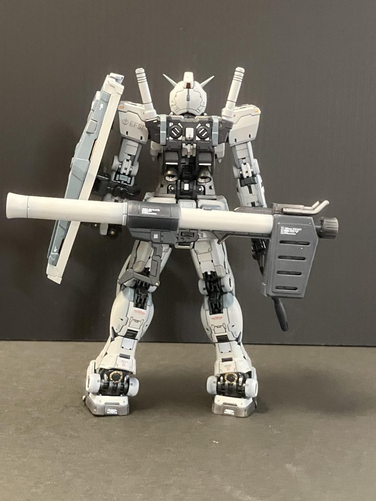 後ろからキットのディテール多めなのでデカール貼れる場所がほとんどなかったです。