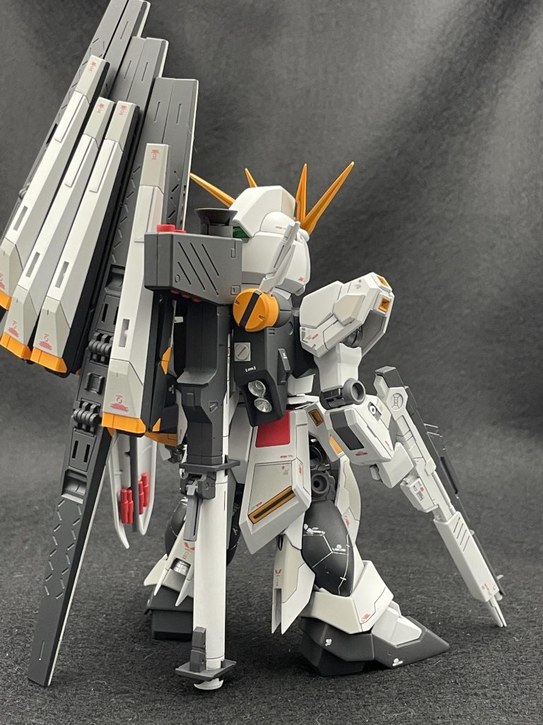 ディテールはMG,PGを参考に