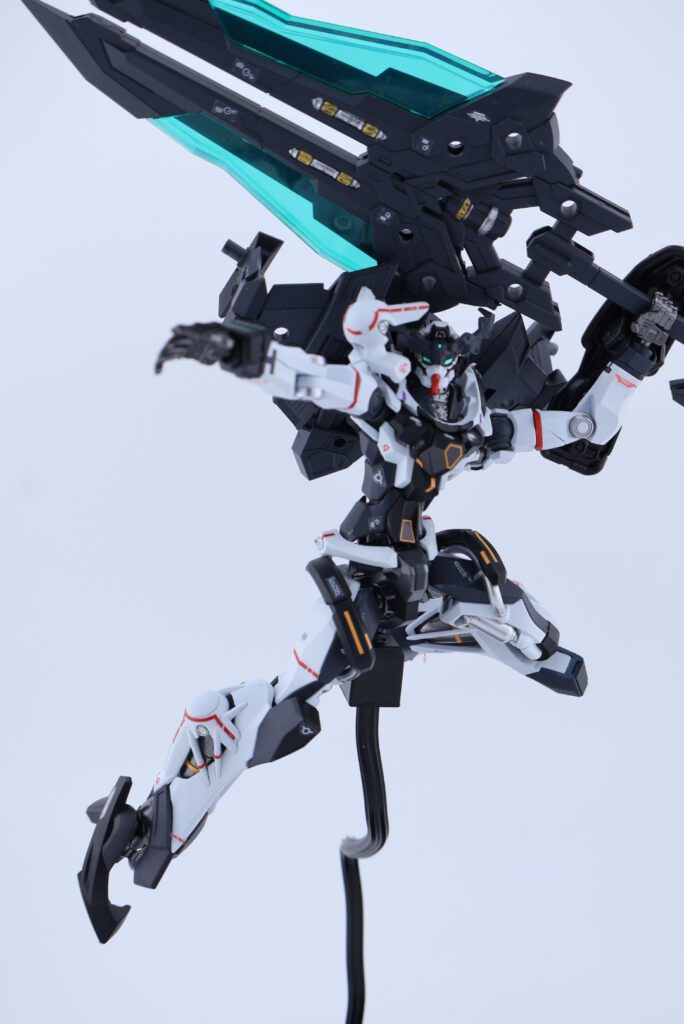 大剣型にして装備。細身のジークアクスにドデカ装備もアンバランスでいい感じです。