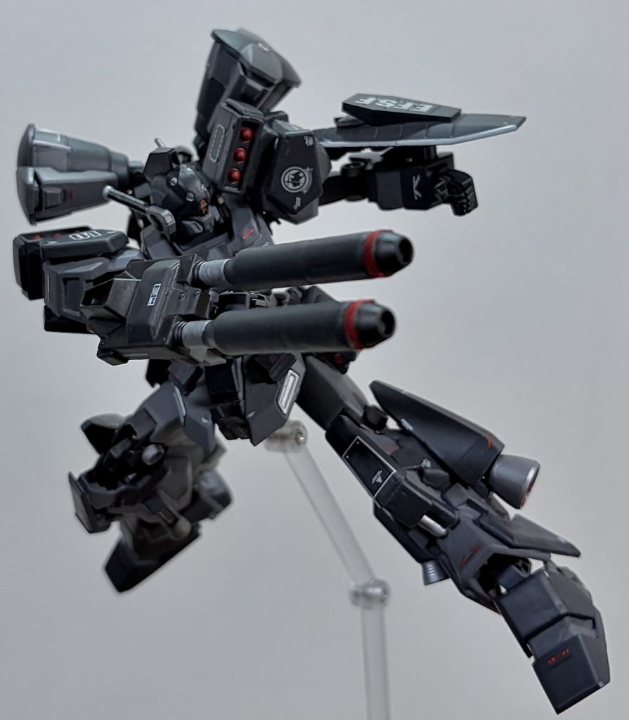 振り返ってビームライフル発射！