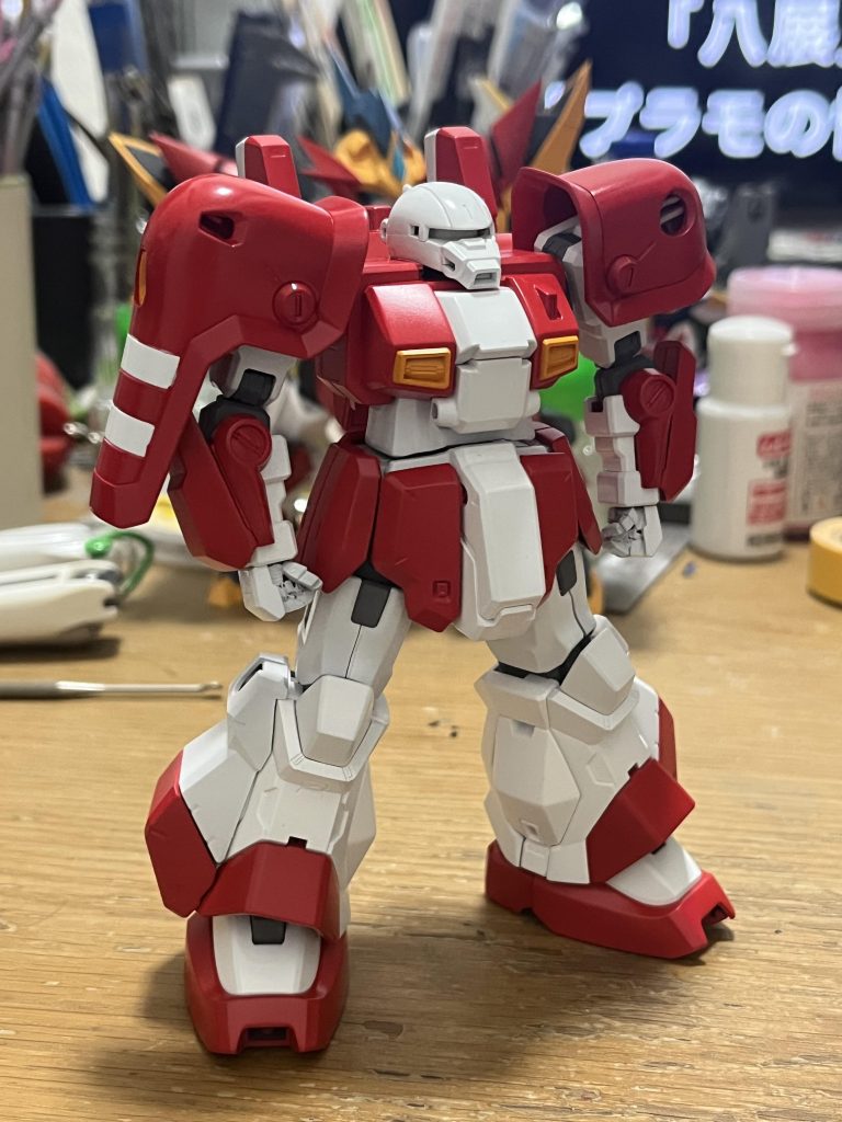 デカールを貼る前。ぶっつけ本番配色で少し不安だったが完成してみれば意外としっくりきました。