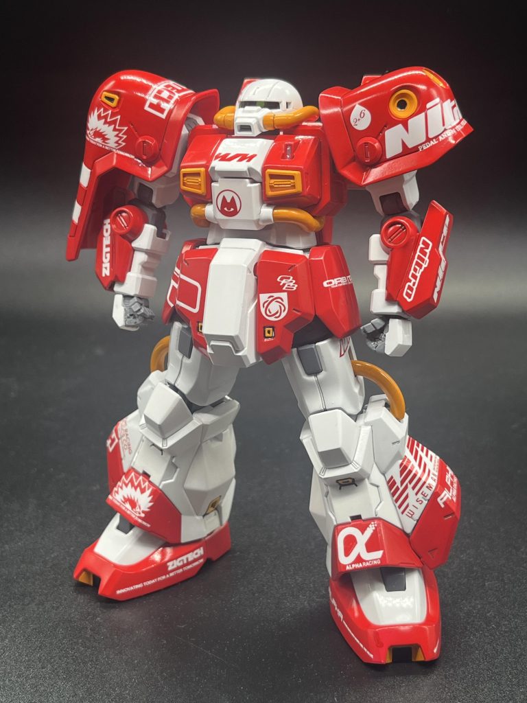 なかなかの曲面に専用じゃないデカールを貼るのになかなか難儀しましたが、マークソフターを塗り塗りしてなんとか形に。