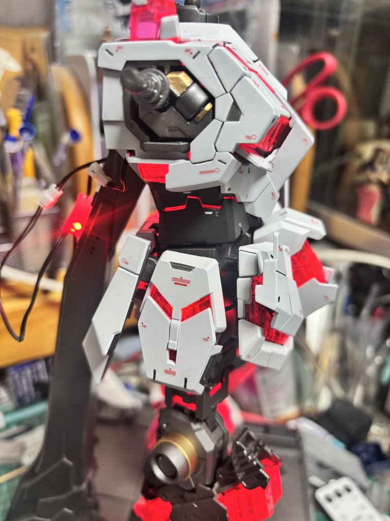 内部フレームにゴールドをところどころ入れました。いいアクセントになってる。