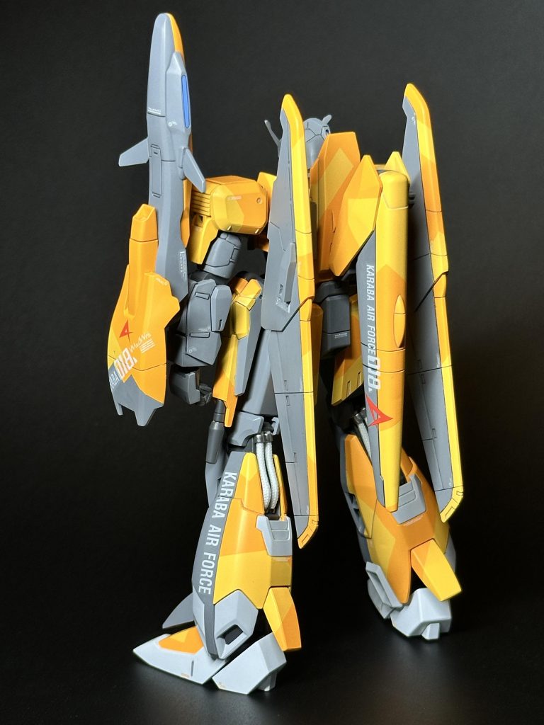 主な改造個所は以下です。・マスク、前腕を削り込んで小型化・手首をMSハンドに置き換え・足関節、銃のチューブを市販パーツに置き換え