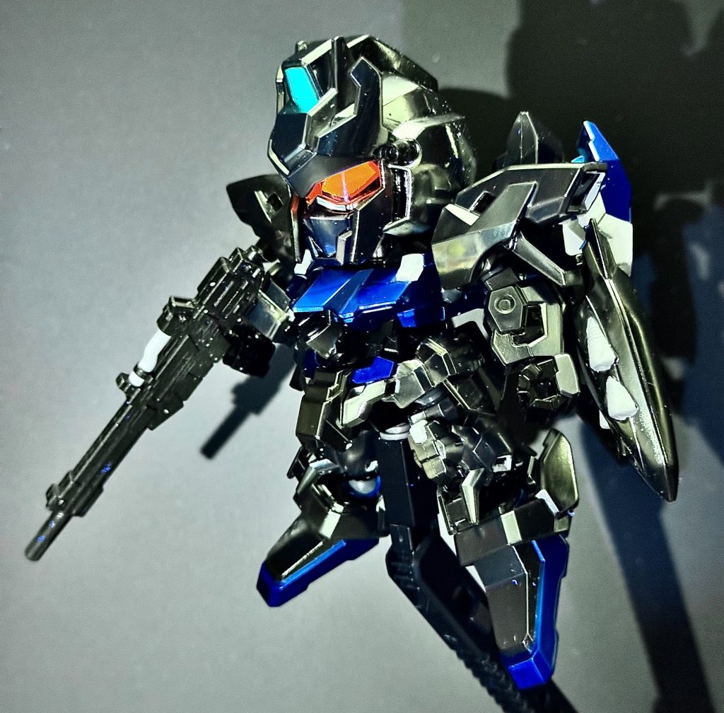 いつも通りツインアイと頭部には蛍光塗料を。