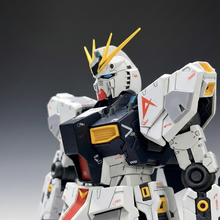 バストアップダーク系の外装パーツにはミッドナイトブルーというカラーを使用。吹いてみたら思ったより黒々…でも艶消しトップ吹いたら結構いい感じになりました。ブルーって200色あるねん。