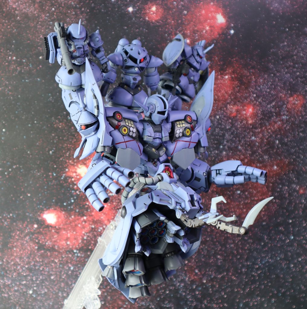 モノアイは、ネオジム磁石で作成のため、可動できます。大きな手は、MG ジオングのものです。