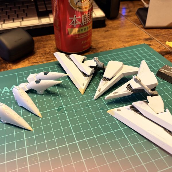 初めてパテ形成をまともにしている楽しいエッジの多いキットなので丸みをなるべく無くすべく尖らせています