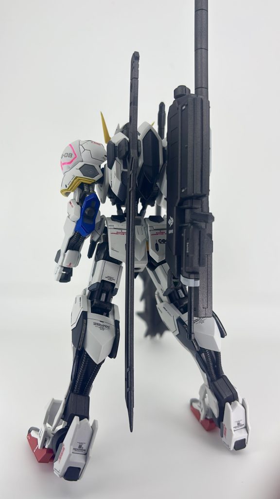 バックパックも設定どおり塗分けています。スプリングは設定どおりガンメタっぽい感じで一応塗分けています。滑空砲があるとボリューム出ていい感じです！