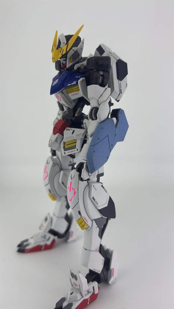 第一形態のほうも一応作っていますが。。。正直付け替えがめんどいのでケースに突っ込んでます(gundam-kao2)