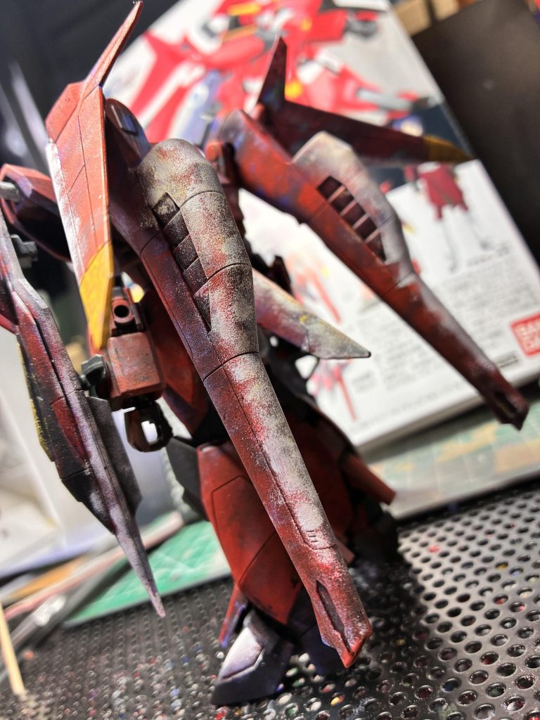 股関節折れて、真鍮線で治してみましたが、不安は拭えないので、立ち固定で。20年前は、なんとも思わなかったポリキャップに、牙を剥かれている…。