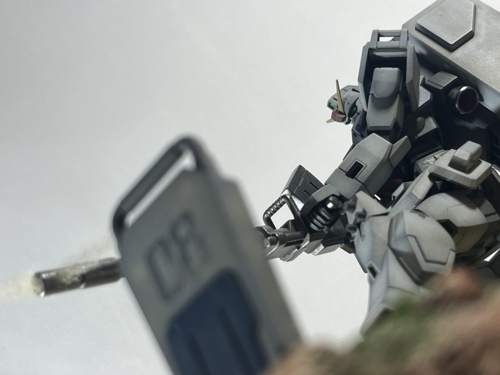 シールドの08は付属シールの余白を極限まで切って使いました。08はリューターで削ってCRに見えるように加工しています。