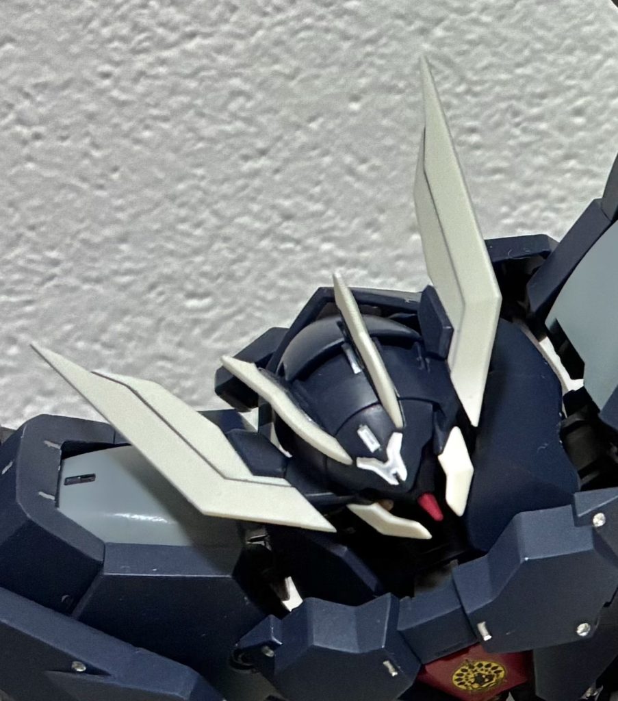 大きい頭部アンテナは先端丸すぎたので先端削って継ぎ足して削りました。かなり尖りました。