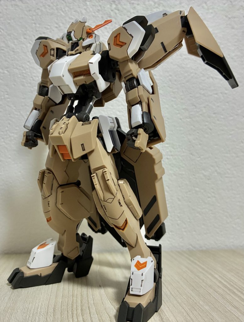 鉄血キットあるあるのモールドめっちゃ入っているけど色が致命的に足りないの例に漏れず細かい塗り分けいっぱいありました。