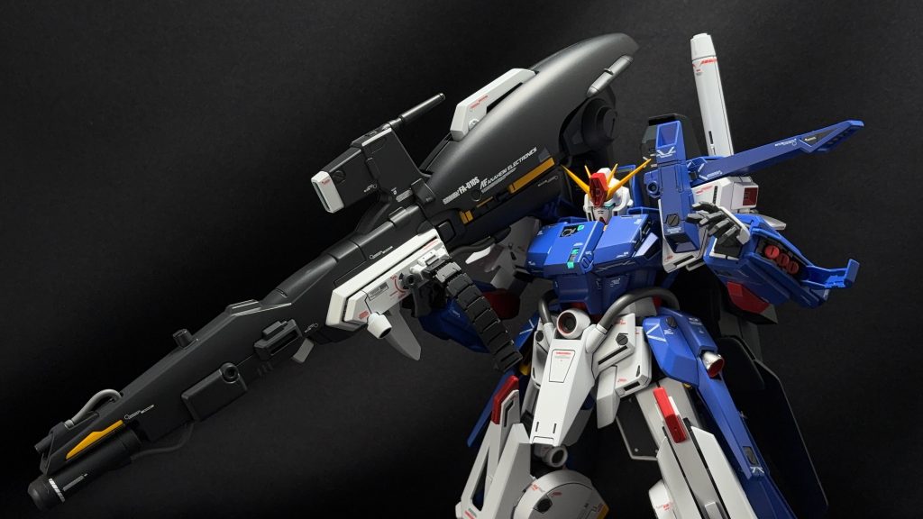 この少しの工夫をするだけで、ガンプラの見え方は驚くほど変わります。そして完成した時、びっくりするくらいカッコよく見えるようになります。