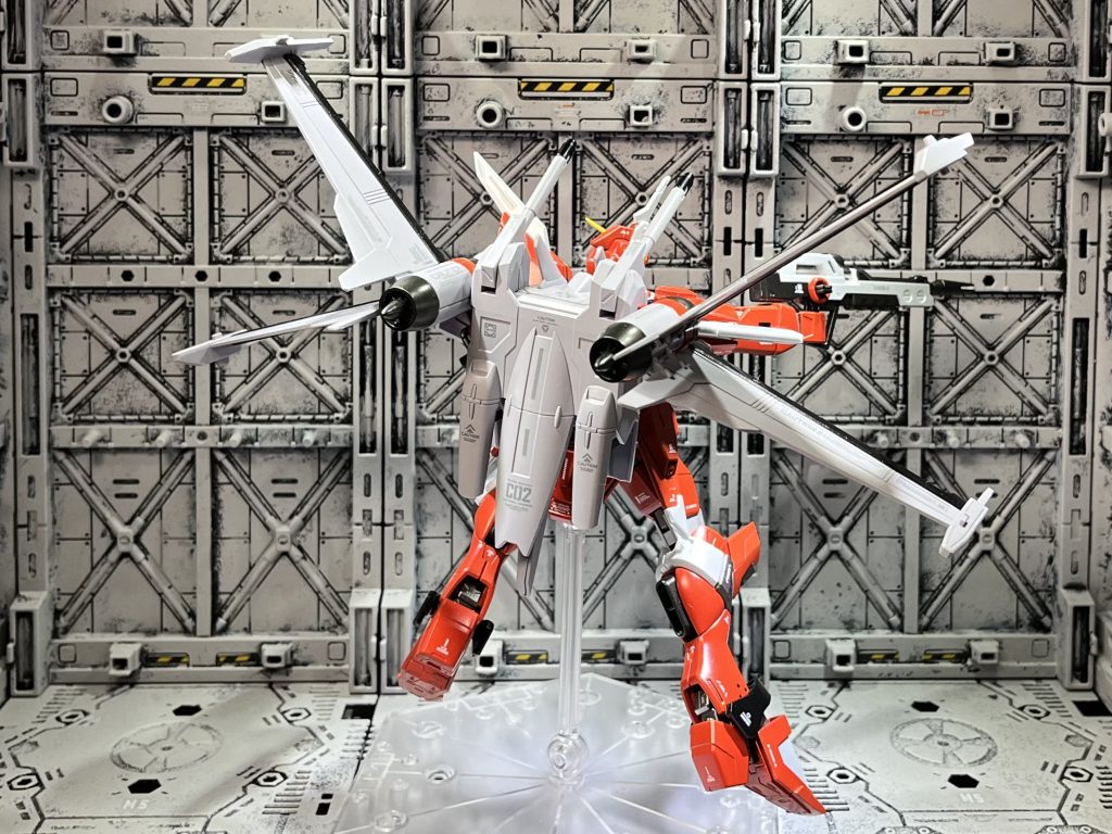 ファーストの割と地味めのMS達と比べると、華やかでディスプレイ映えしますね！これに懲りずに、新しめのMSもまた組んでみたいと思います。