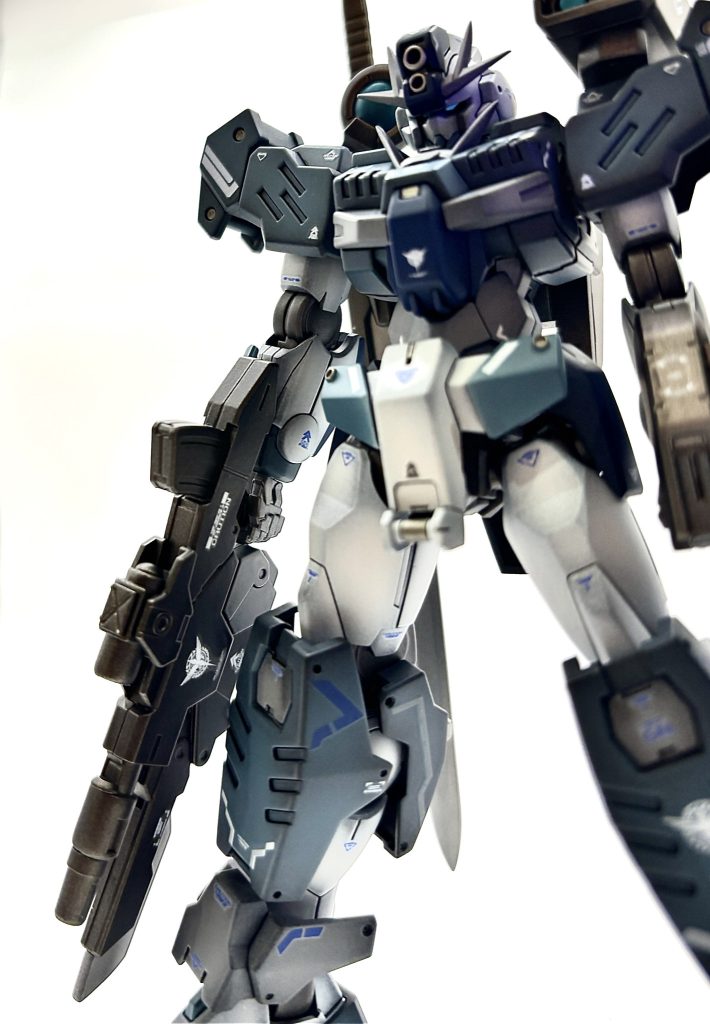 ツインアイはUVライトで光るようにしてみました。塗り分け箇所も少なくいいキットでした。初のグラデーション塗装もしてみたりと良いチャレンジが出来たと思います。