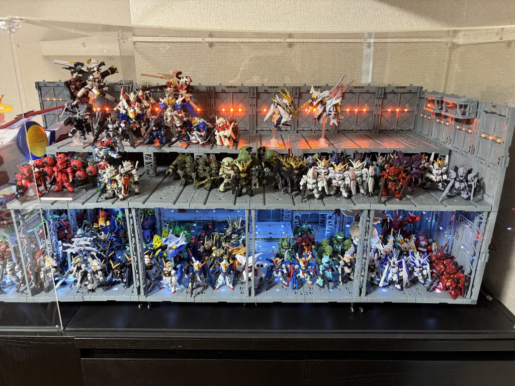 その結果これです。2階と2.5階の電飾化はまだやけど、ここまで来てしまった…もう帰れない笑このまま行けるとこまで行くしかない…もしネオジオングとか手に入れたとして、どないにして飾ったらええんやろ…アレ、赤白２種類もあるやんけ…