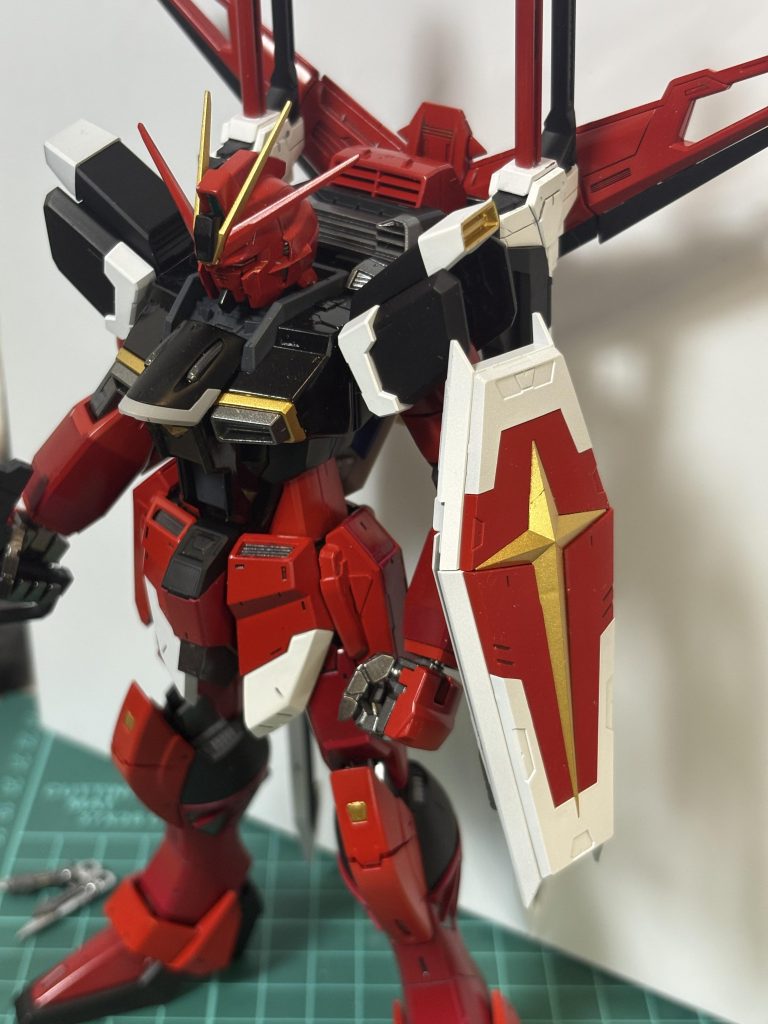 新作キッドや再販が忙しくてまた積みプラが溜まってく💦先月だけで７体今月はプレバンの抽選で当たったディープストライカーが届く‼️楽しみだけど作れるかな？スペース問題と気力が💦来月は閃光のハサウェイからアリュゼウスとクスィーも予約してるのでまた積んじゃうんだろうな💦