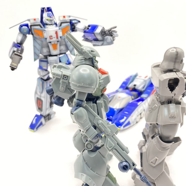 ガンプラ制作再開しました^ ^後ろのヤツが完成したので🤪頭部の小型化しました♪これでゲーと並べても違和感ない大きさかなぁ他、間接関係ボチボチいじって行きますね╰(*´︶`*)╯（2枚目）