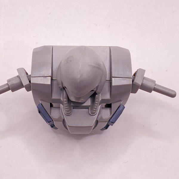 可動範囲拡大の為関節改装中。肩関節はポリキャップを仕込胸張り、銃の構えが出来るように。肩幅も広がり過ぎなので根元削ったり肩アーマーのいらんとこ削ぎ落としてスリムアップ⤴️手首のポリキャップ露出パーツは余ってた別ポリキャップをプラ板で囲い込み制作。腰と胴体接続部もボールデンアームズに置き換えて前かがみ、後ろそりができるように^ ^次は脚部に取り掛かりまーす♪( ´θ｀)ノ（4枚目）