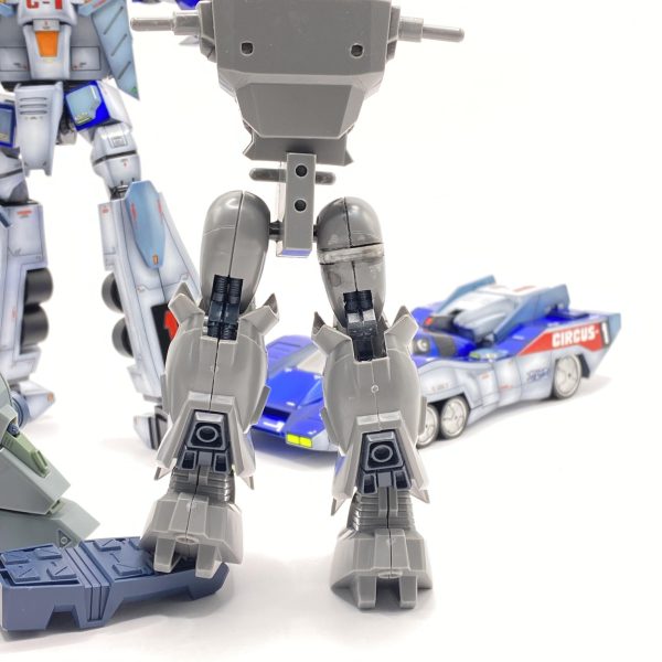 足首3ミリ、膝2ミリ、腿2ミリ、延長しました^ ^ゲーと並べても違和感無し！ちょっとスタイリッシュになり過ぎたか(^◇^;)バランス調整はこのくらいにして各所のディテールＵＰに以降します。（2枚目）