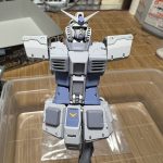 オリジナルの色をG-3の色に塗り替えました。ボディーの白色に紫色が入っています。[…]