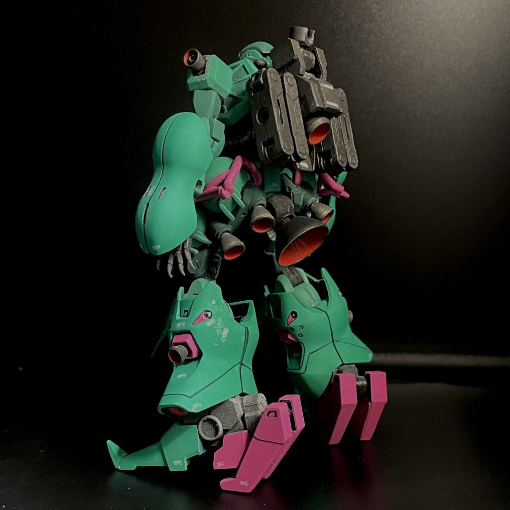 コアユニットのGQザクアプサラス繋がりでどことなくアイナザクらしいシルエット