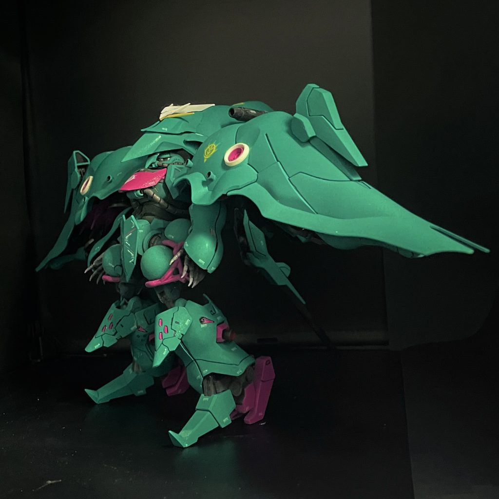 テストデータの保全の為にコアユニットのザクにも機動性や装甲面での改修が施されておりエルメスモジュールのサイドバインダーを展開し肩部に配置するとこで緊急戦闘時にもAMBACを活躍した対MS戦闘が可能