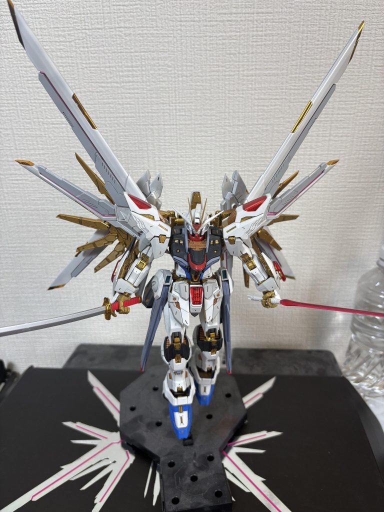 全体的に悪くわないんですが、このまま箱に眠らせて置くよりは良いのかな折角のMGEXなのでマイティーフリーダム風として投稿させていただきました。最後まで見ていただきありがとうございます。