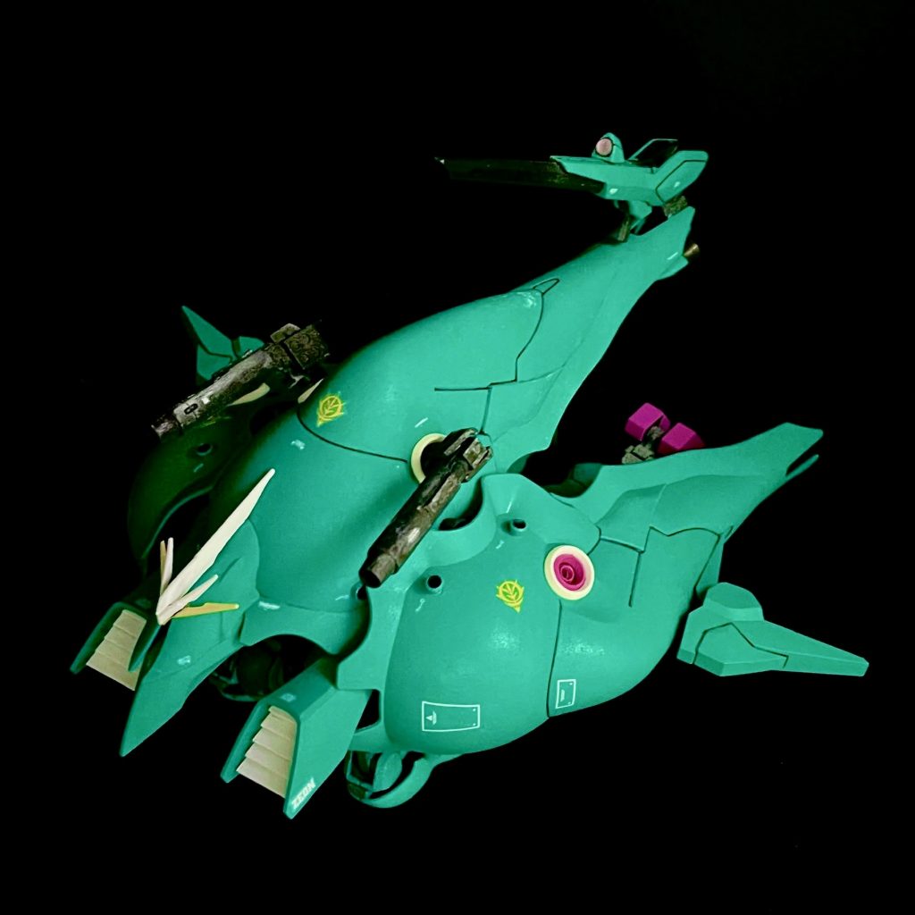 LMESはMS外装として形態変化が可能でありファンネルビットコンテナを兼ねた3箇所の大型シールドバインダーを閉じることで堅牢性の高い長距離高速巡航用MAとして運用可能元データである「シャロンの薔薇」がMAであったことからその特徴を色濃く残した実用的後継機としての運用が可能