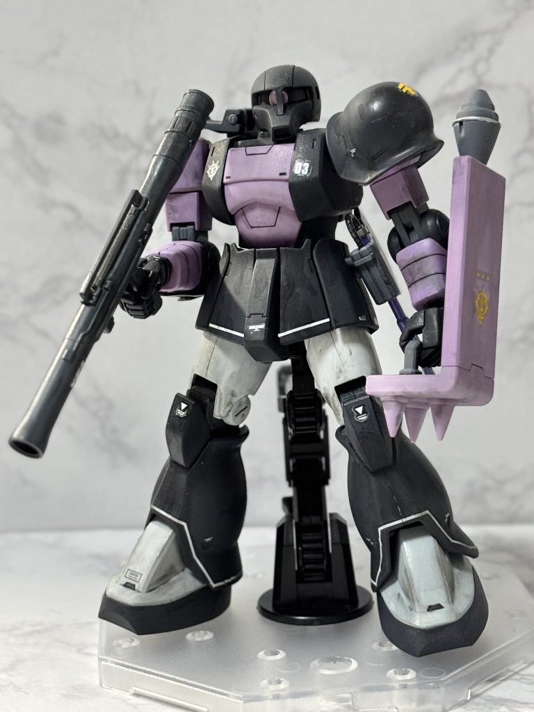 資料によると、ルウム戦役後に大尉に昇進とあるので、ザクⅠは昇進前の中尉としました。