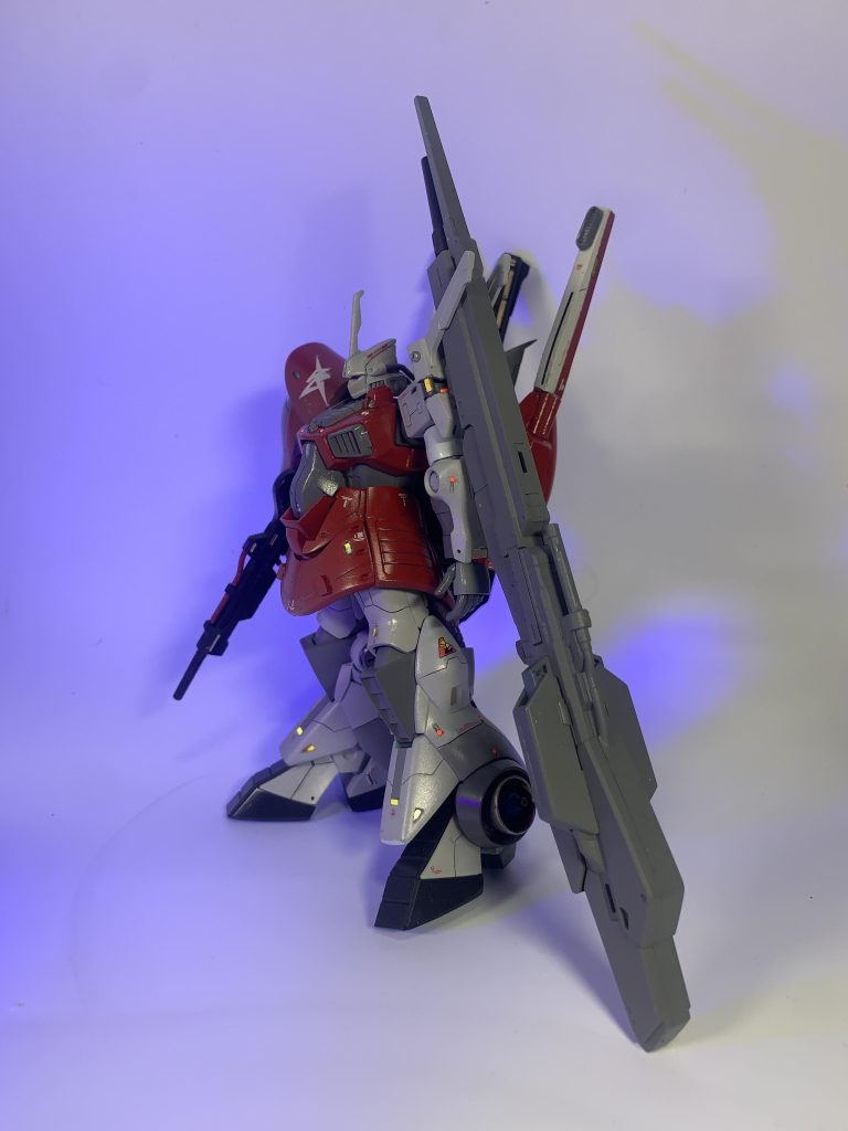 左足にこっそりとロンドベルのマークを張っています。(gundam-kao5)