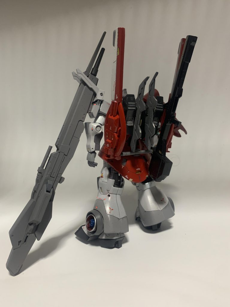 バックショット。ゼータガンダムのハイパーメガランチャーをグレーで塗装しました。脚部の大型排気ダクトは設定に従いバーニアに変更しています。