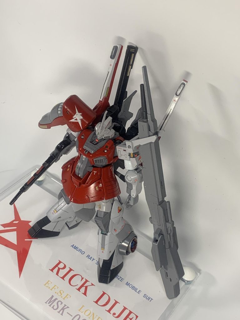 上からのショット。アムロ騎乗の機体だと思うとそれだけでカッコ良く感じてしまうのは私だけ？