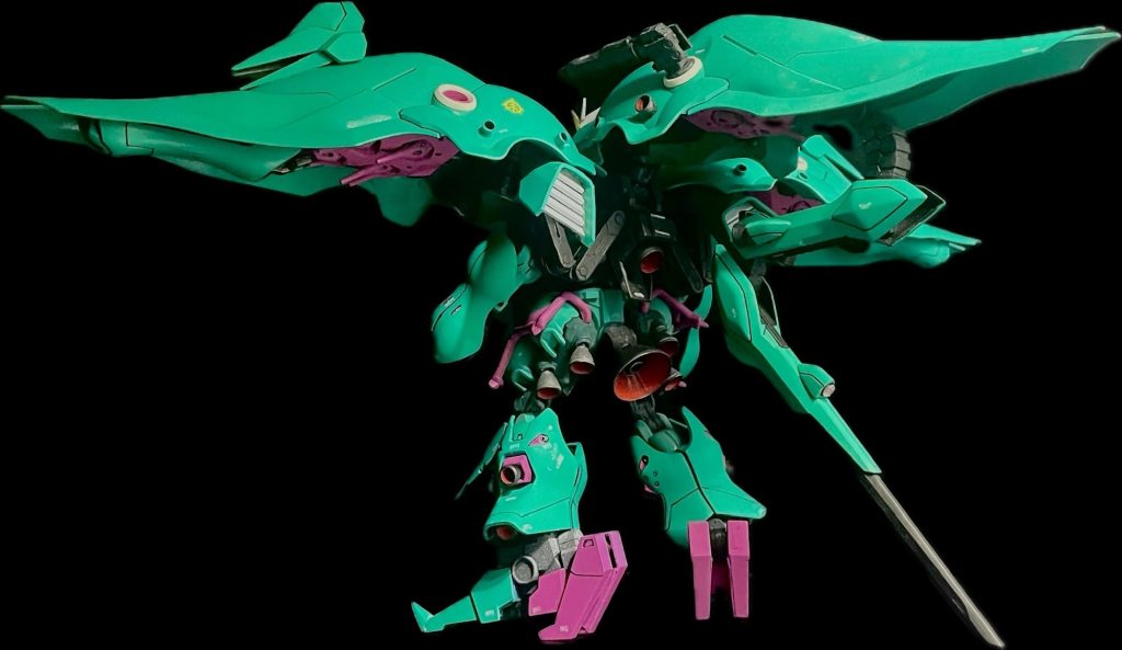 尚このモード時の突出した機動性となった原因については開発陣が「わけがわからない」と設計時の試算値以上の性能となったことからQuote Breakerの略称としてQB (キュウベイ)シルエットという裏コードネームで呼称されることとなる