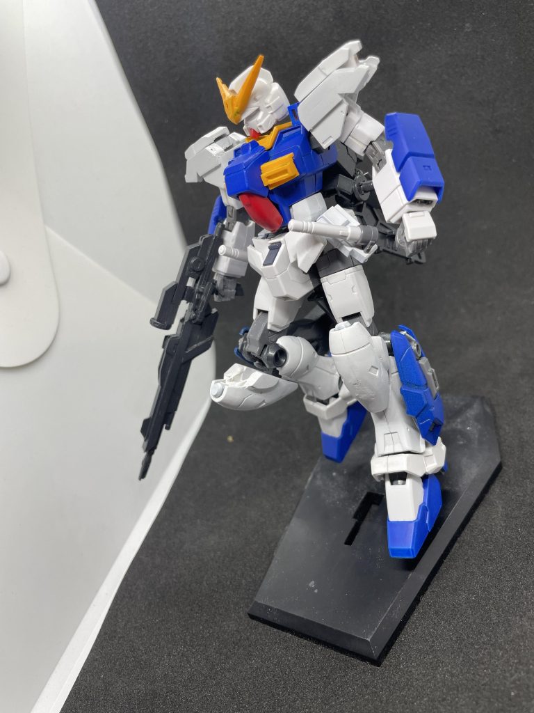 試作型ビームライフル、出力と射程をある程度確保するためサイズが大きくなっている