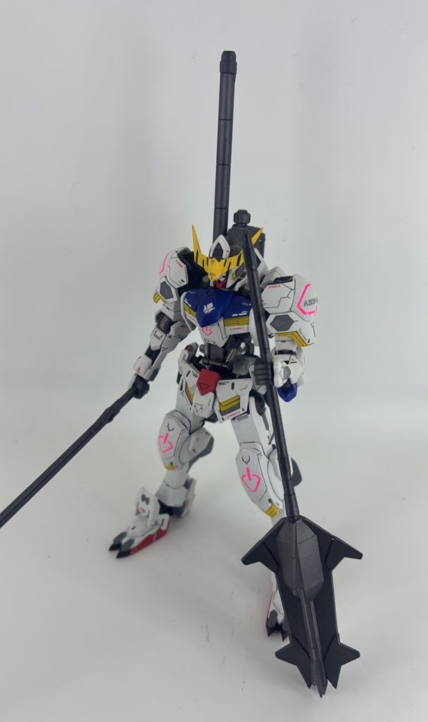 電源センサーみたいなピンクはエナメルの蛍光ピンクを塗装したあとにUVレジンコートでクリア感だしてみました。