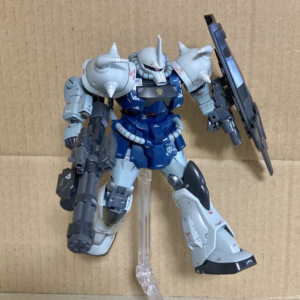 脳内設定的には物資が不足するジオンで、戦地で手に入れた連邦の武装を使用している…みたいな感じです。