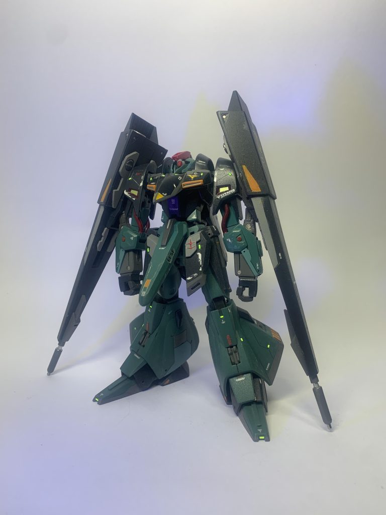 色々といじっているので変形はしません。(zaku-kao4)