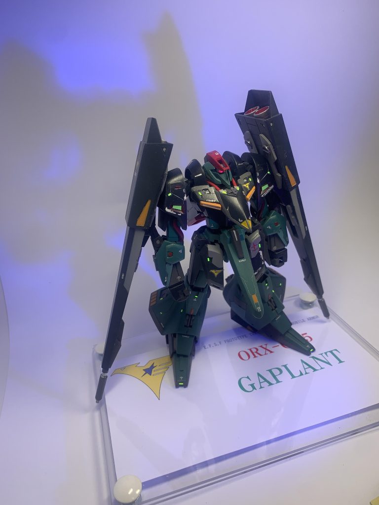 自作台座に乗せてみました。(gundam-kao6)