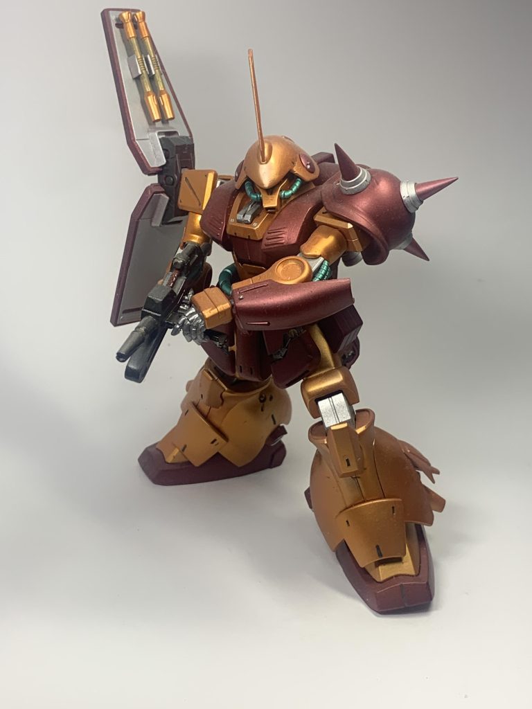 このサブマシンガンみたいな武器がなんとも良い味を出しています。(gundam-kao2)