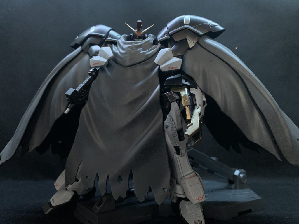 サンドロックは良いなー!と思った紫が見つからずメタリックブルーの上にクリアレッド重ねがけで納得のいく紫へ!マントもガルグレーを使いました!