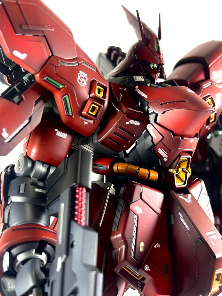 頭部もシャープでカッチョいいです(zaku-kao6)シャアイメージの頭部造形ってのが良いですよね✨